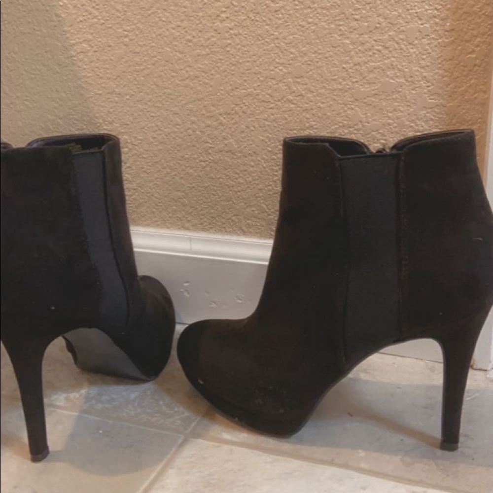 Black heel boots size 8